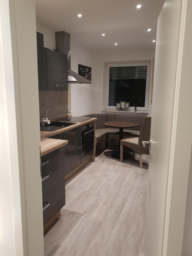 Ferienwohnung Mit Jacuzzi Naehe Flughafen Koeln Bonn トロイスドルフ エクステリア 写真