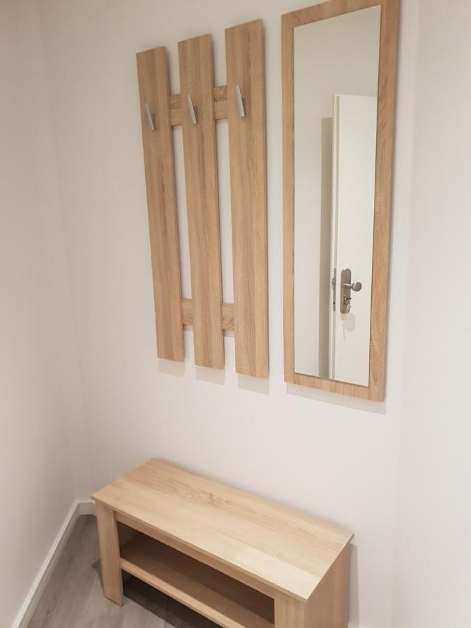 Ferienwohnung Mit Jacuzzi Naehe Flughafen Koeln Bonn トロイスドルフ エクステリア 写真