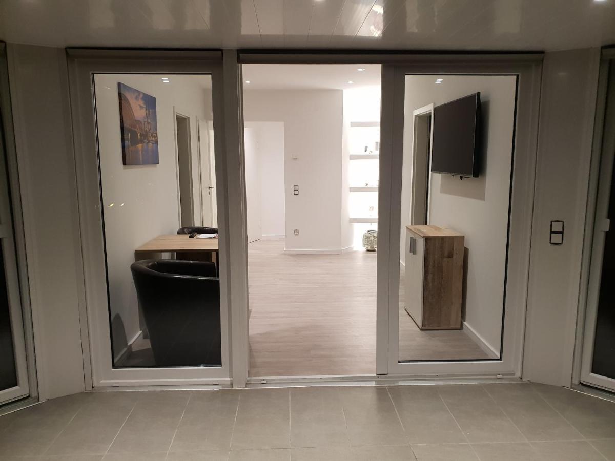 Ferienwohnung Mit Jacuzzi Naehe Flughafen Koeln Bonn トロイスドルフ エクステリア 写真