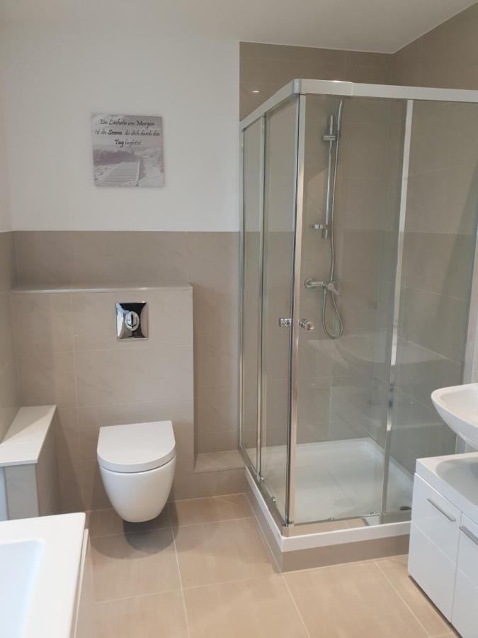 Ferienwohnung Mit Jacuzzi Naehe Flughafen Koeln Bonn トロイスドルフ エクステリア 写真