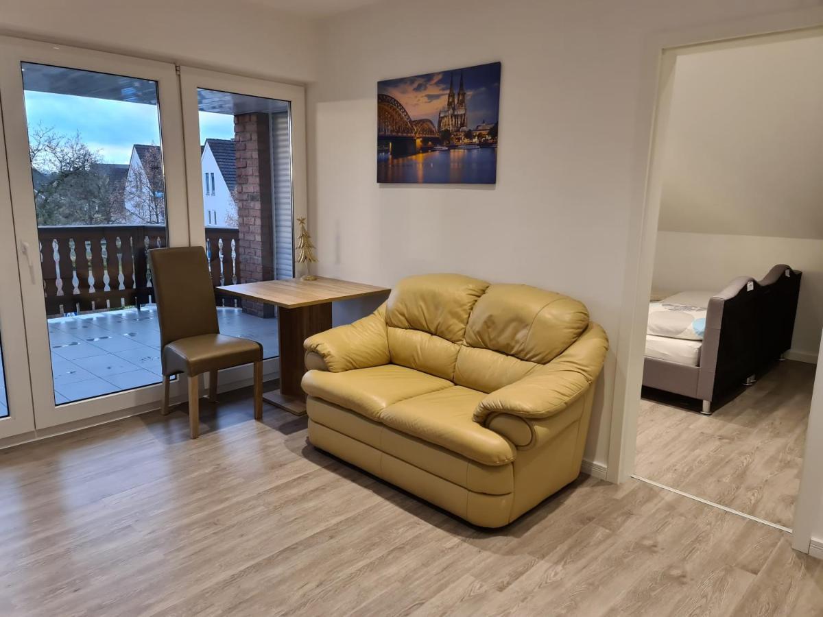 Ferienwohnung Mit Jacuzzi Naehe Flughafen Koeln Bonn トロイスドルフ エクステリア 写真